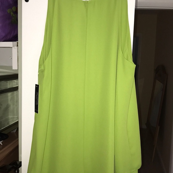 🚫 SOLD 🚫 Sleeveless blouse - Picture 2 of 3